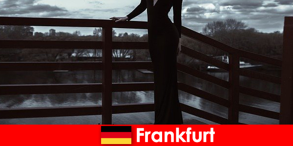 Sensual manager escorte în Frankfurt am Main răsfăța clienții lor din cap până în picioare