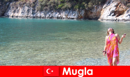 Vacanță pe plajă în Mugla, una dintre cele mai mici capitale provinciale din Turcia