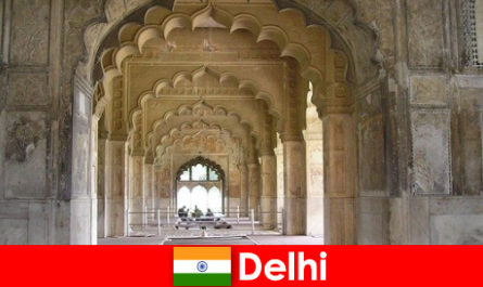 Străinii iubesc excursii culturale la Delhi în India
