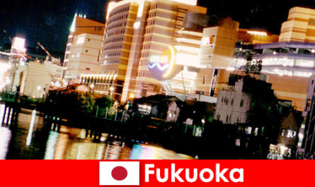 Fukuoka numeroase cluburi de noapte, cluburi de noapte sau restaurante sunt un loc de întâlnire de top pentru turiști