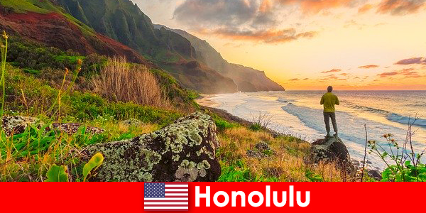 Honolulu cunoscut pentru plaje, mare, apusuri de soare pentru wellness și vacanțe de recreere