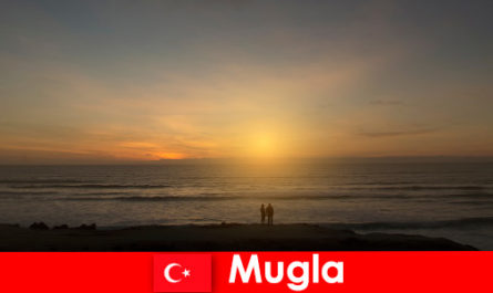 Excursie de vară în Mugla Turcia cu golfuri pitorești pentru turiștii indorii îndrăgostiți
