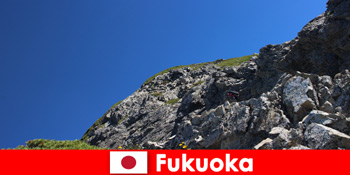 Excursie de aventura la munte la Fukuoka Japonia pentru turistii straini de sport