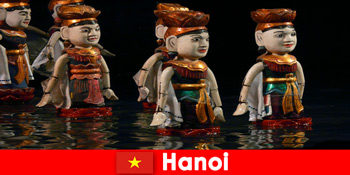 Spectacole bine-cunoscute în teatrul de păpuși de apă inspiră străini în Hanoi Vietnam