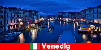 Italia Veneția Femei pasionate ca un companion de călătorie în excursii fermecătoare cu barca