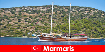 Excursie de vacanță pentru turiști tineri cu excursii populare cu barca în Marmaris Turcia