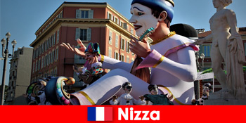 Excursie pentru carnavaliști cu familia la parada tradițională de carnaval la Nisa Franța