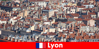 Delicatese regionale din Lyon Franța invită turiștii îndrăgostiți să se bucure de