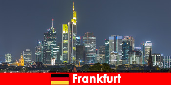 Străzi comerciale populare în centrul orașului Frankfurt Germania pentru turiști