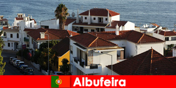 Destinație de vacanță populară în Europa este Albufeira în Portugalia pentru fiecare turist