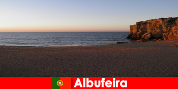 Distracție de vacanță în Albufeira Portugalia pentru turiștii sportivi cu o mulțime de activități și alimente sănătoase