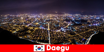 Străinii iubesc piața de noapte din Daegu, Coreea de Sud, cu o mare varietate de alimente