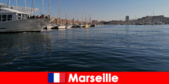 Bucurați-vă de bucătăria mediteraneană delicioasă pentru turiști chiar în portul Marsilia Franța
