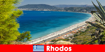 Flerul insulei și plajele frumoase se bucură de oaspeți în Rodos Grecia