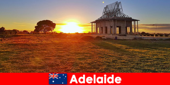 Străinii explorează Adelaide în Australia cu motocicleta