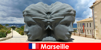 Marsilia, în Franța, surprinde străinii cu multă cultură și artă