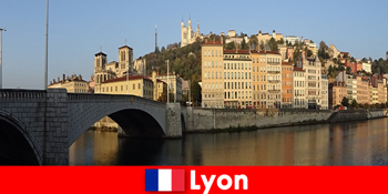 Descoperiți locurile populare și bucătăria clasică din Lyon Franța